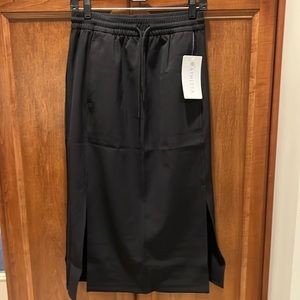 Athleta NWT stride midi skirt black